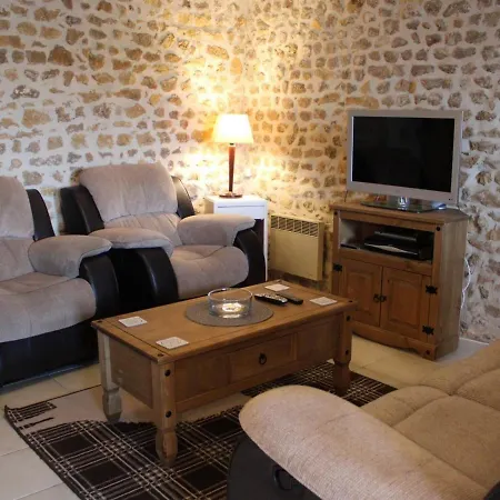 Vakantiehuis Suaux, 3 Pieces, 5 Personnes - Fr-1-653-207